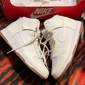 Nike Dunk High-Women’s